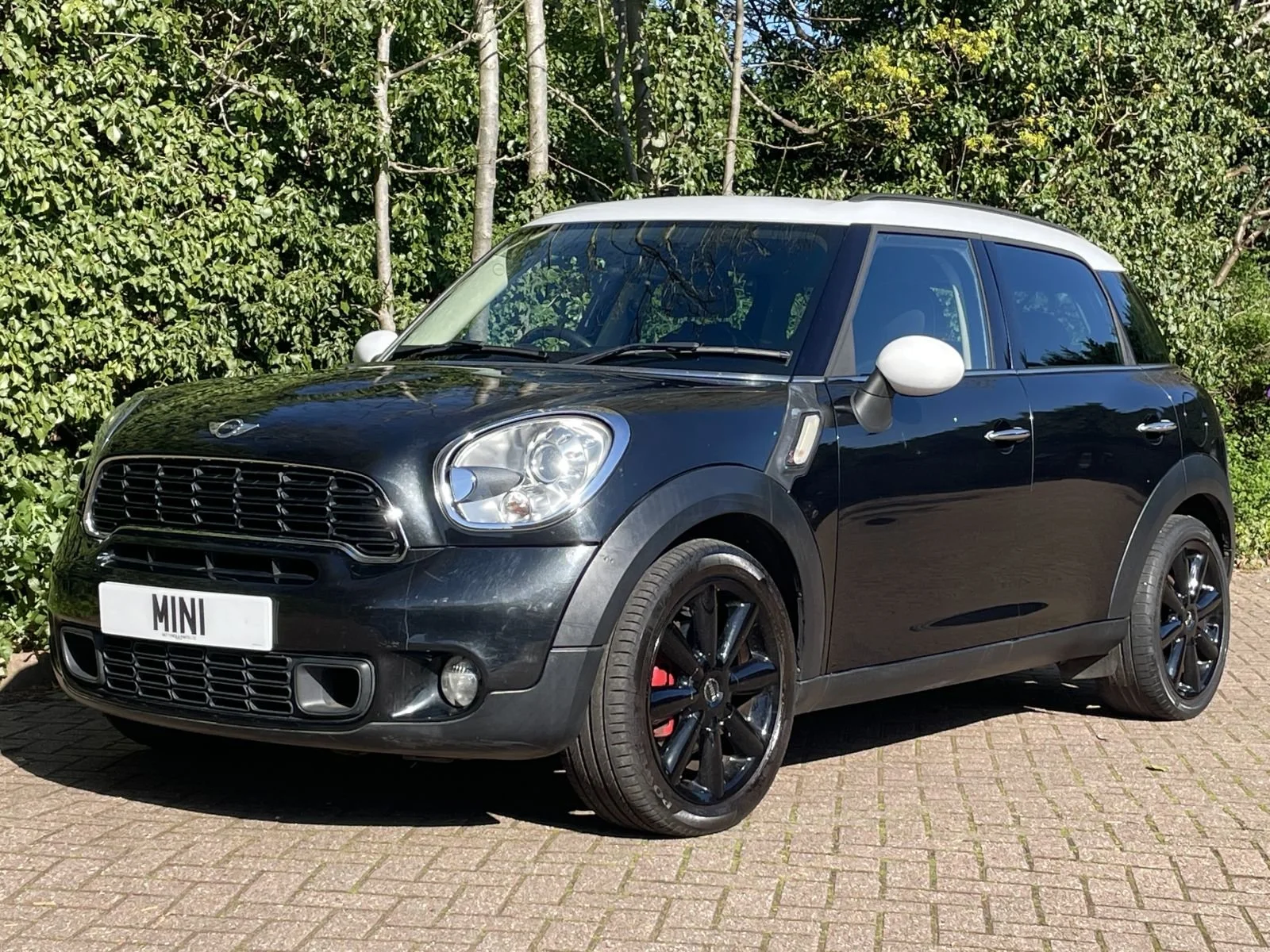 GU61 Absolute Black Metallic Countryman Cooper S Manual 16.jpg
