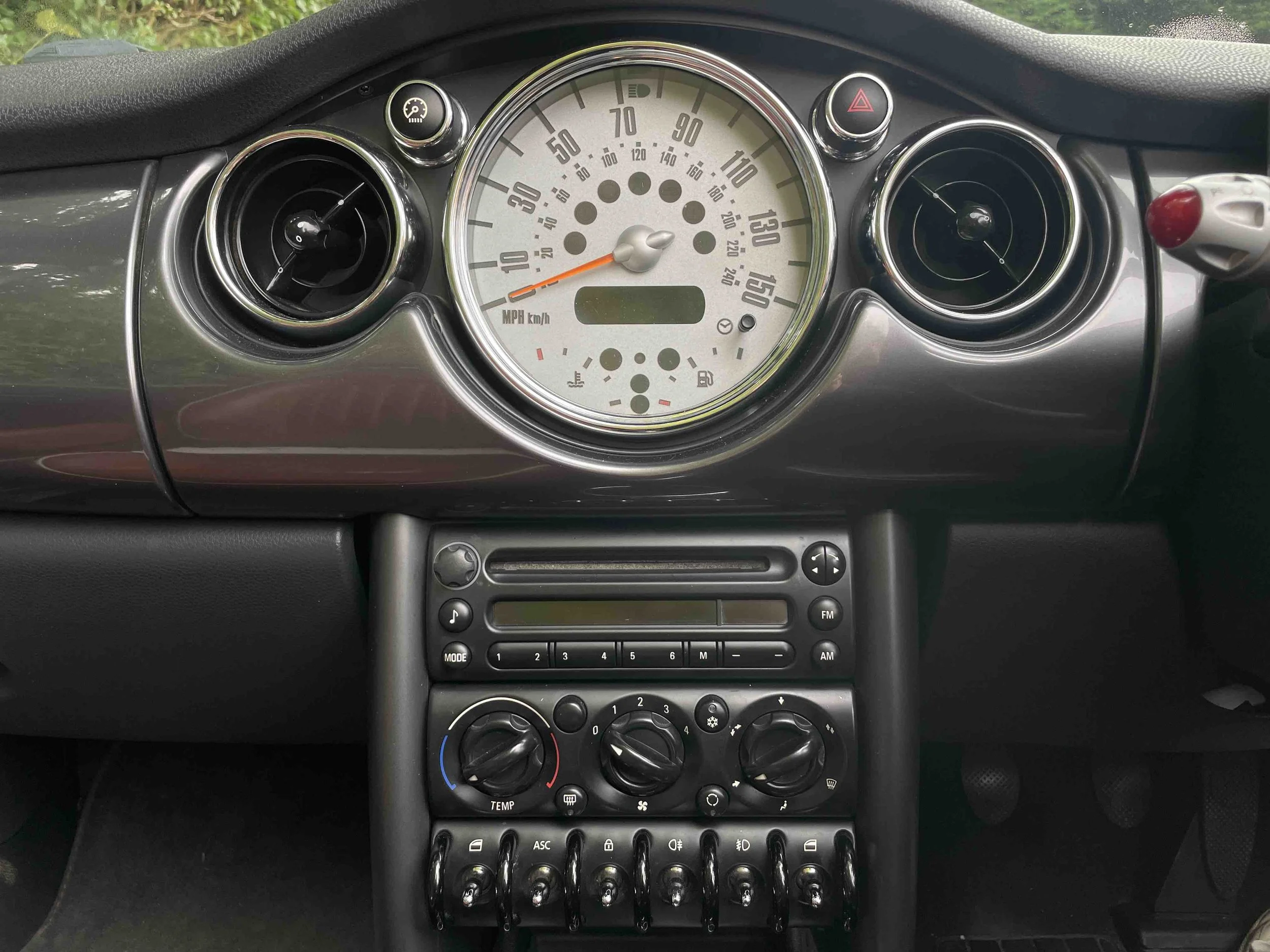 YD08 VLC White Sidewalk One 8.jpg