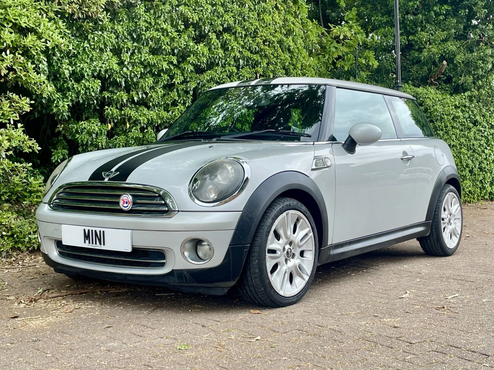 MT59 White Silver Camden Cooper Manual 17.jpg