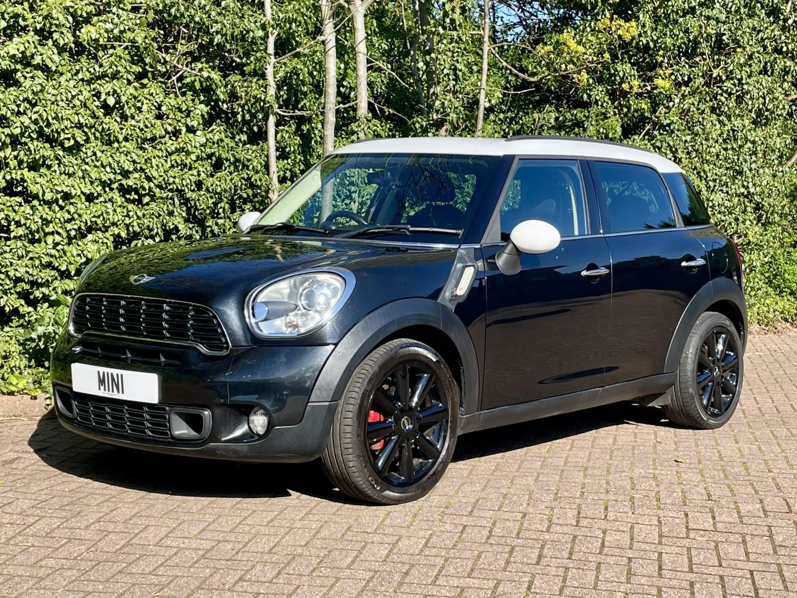 GU61 Absolute Black Metallic Countryman Cooper S Manual 17.jpg