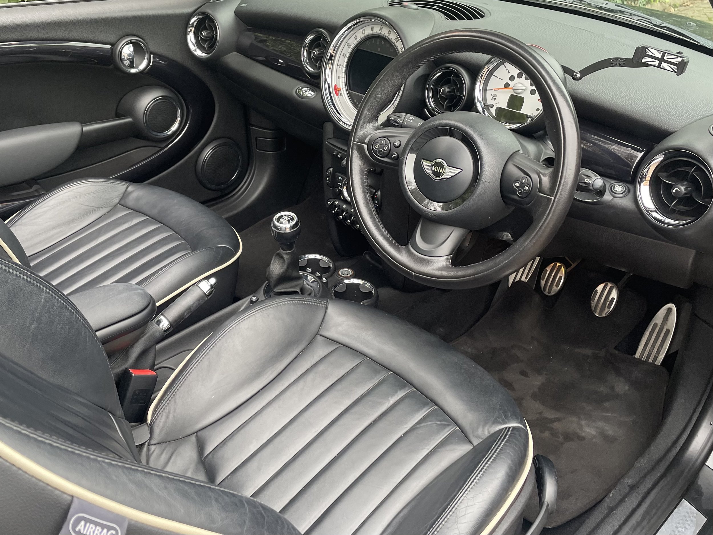 RO11 BYT Eclipse Grey Cooper S 3.jpg