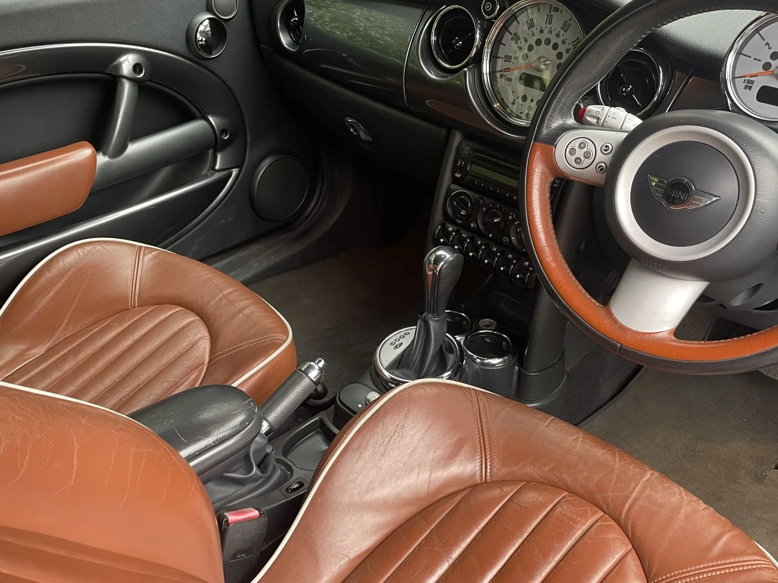 SM57 EWZ Green Auto Sidewalk 3.JPG