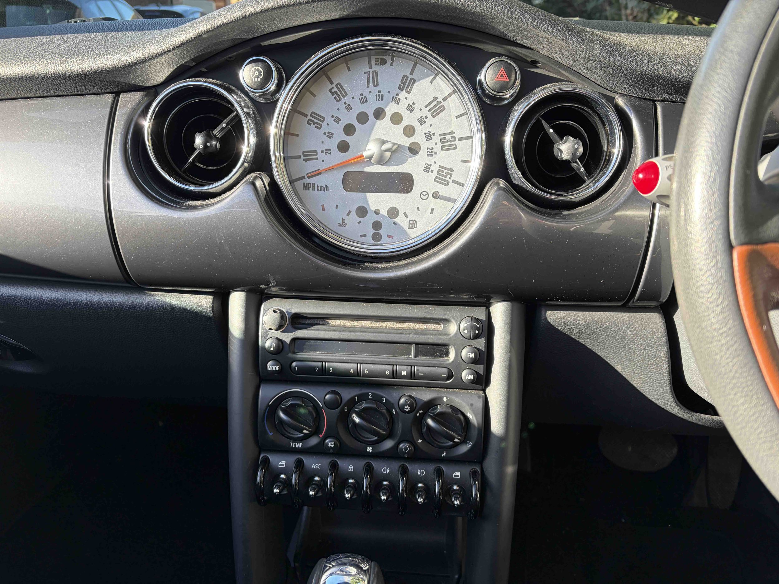 SL08 FNV White Silver Sidewalk 3.jpeg