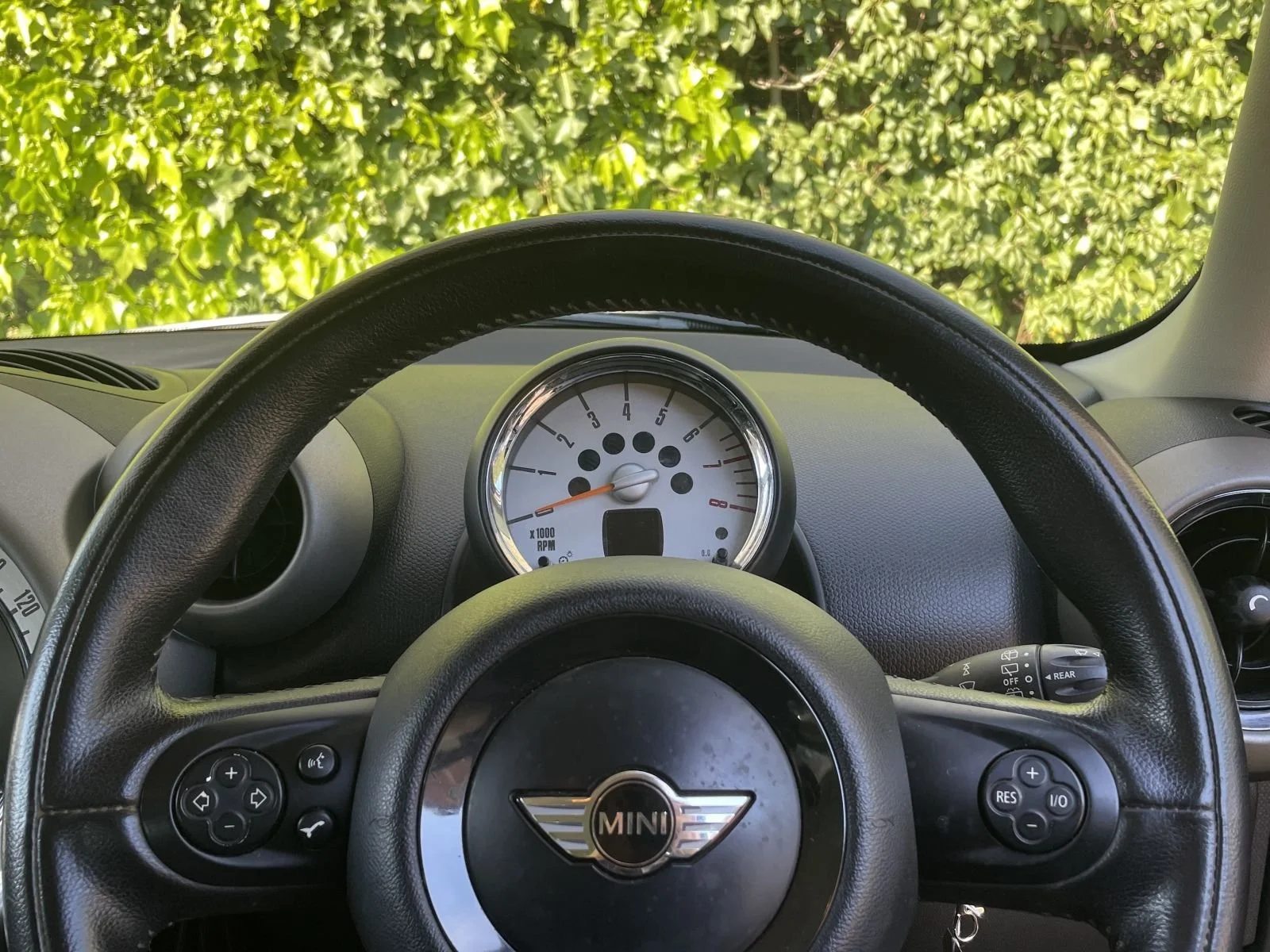 GU61 Absolute Black Metallic Countryman Cooper S Manual 8.jpg