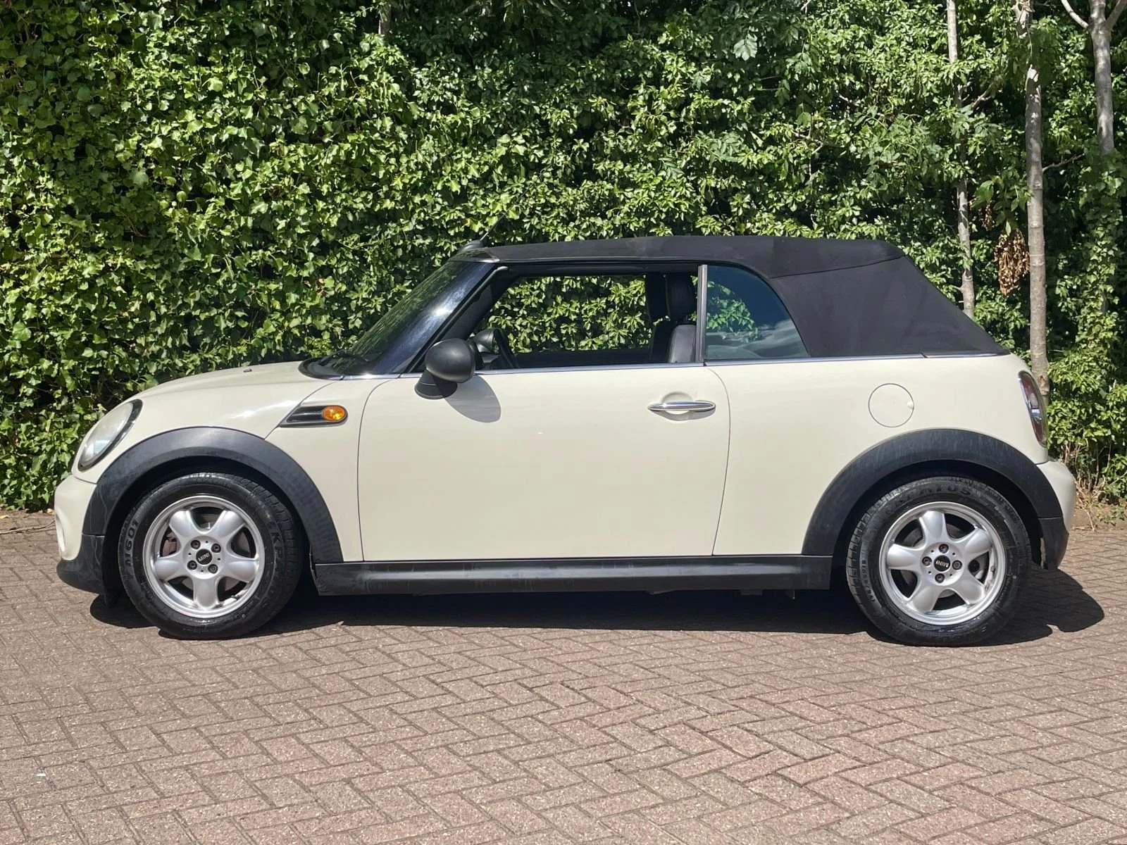 LD60 Pepper White Automatic One Convertible 14.jpg