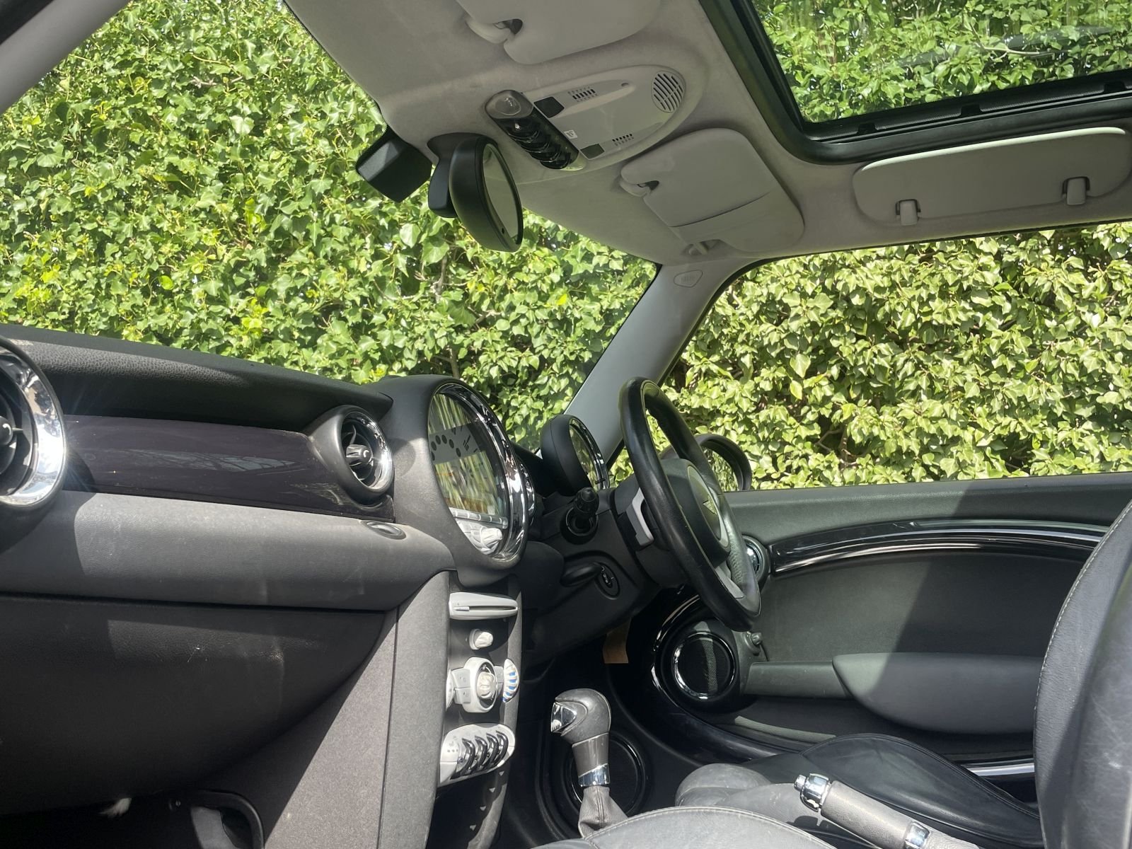 LC57 Sparkling Silver G2 Cooper Auto 12.JPG