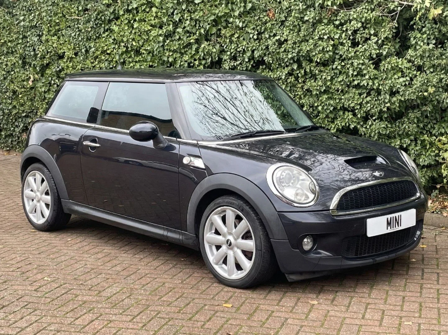 HK07 Astro Black Cooper S Manual 2.jpg