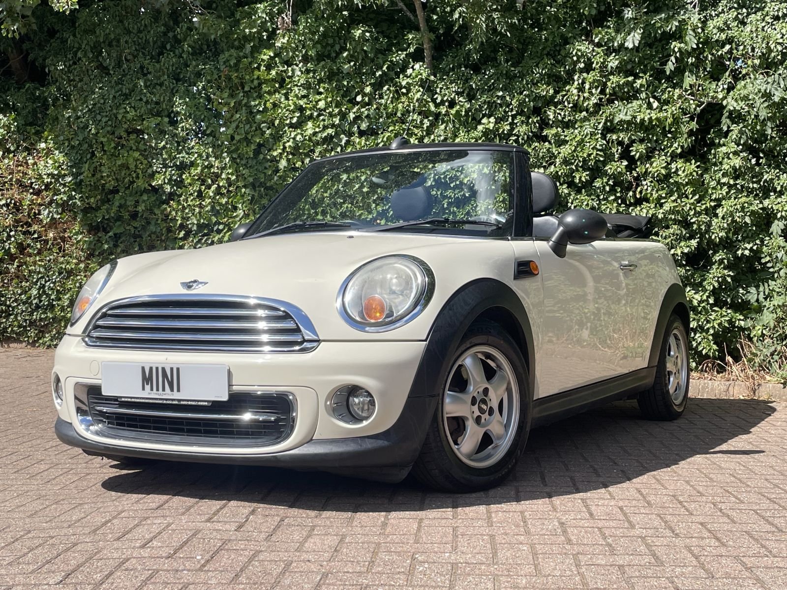 LD60 Pepper White Automatic One Convertible 16.jpg