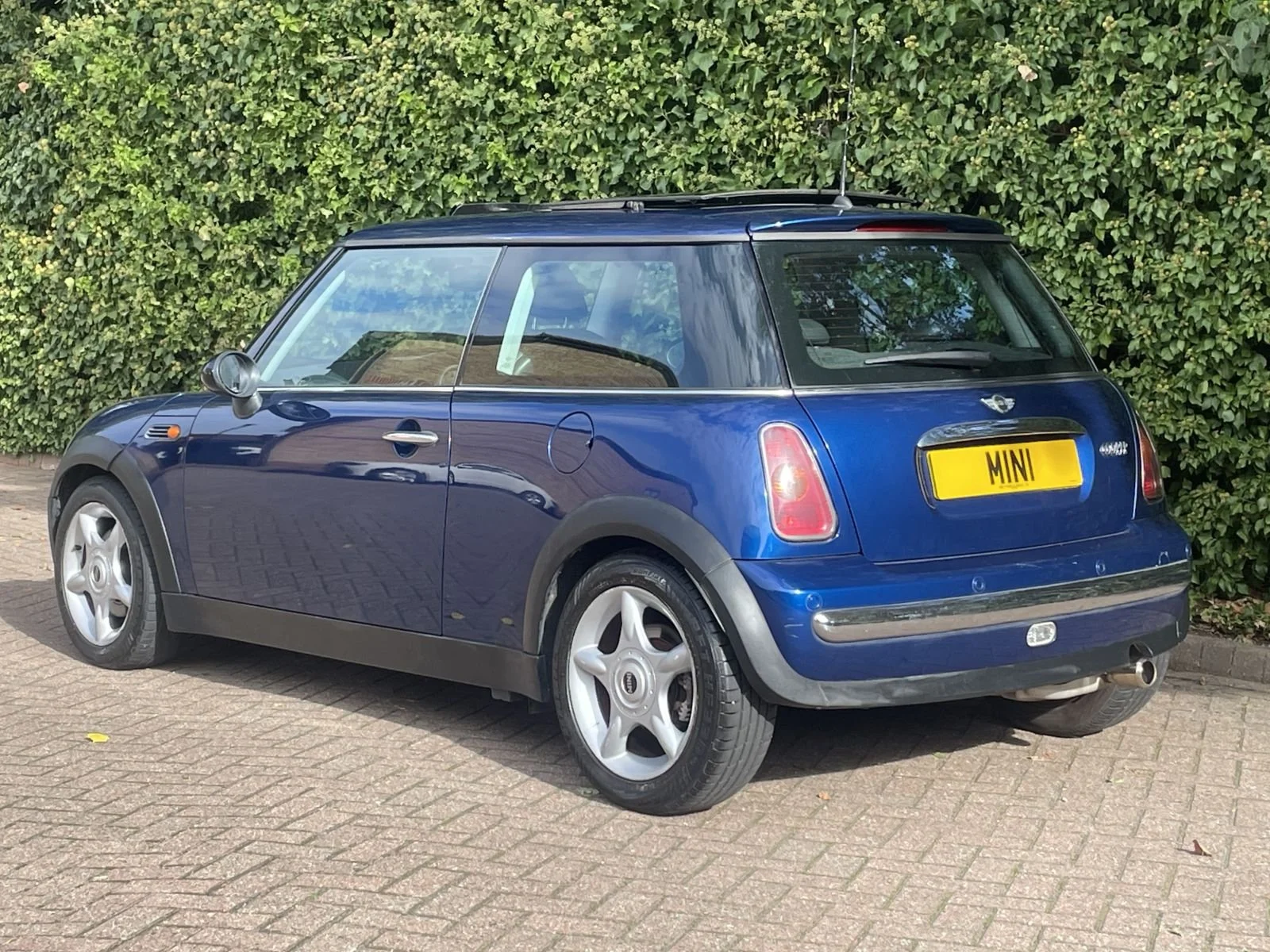LT53 Indi Blue Cooper Automatic Sunroof 18.jpg