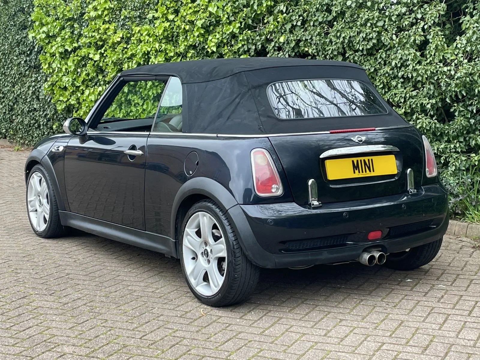 RV06 Astro Black Automatic Cooper S Convertible 16.jpg