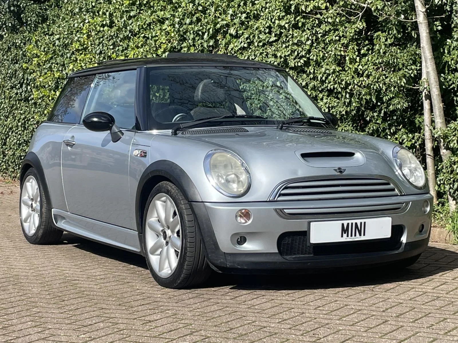 FM53 Cooper S Pure Silver Manual 1.jpg