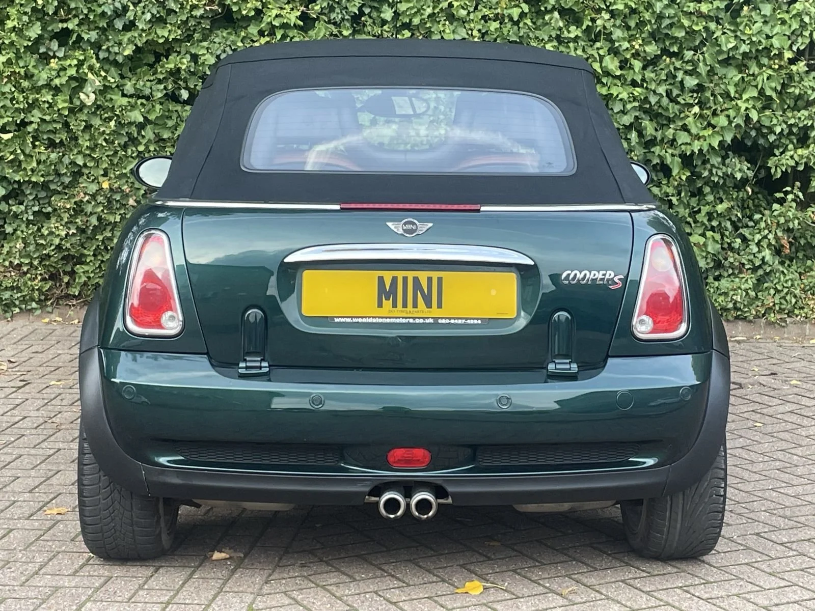 EF07 British Racing Green Sidewalk Cooper S Automatic 13.jpg