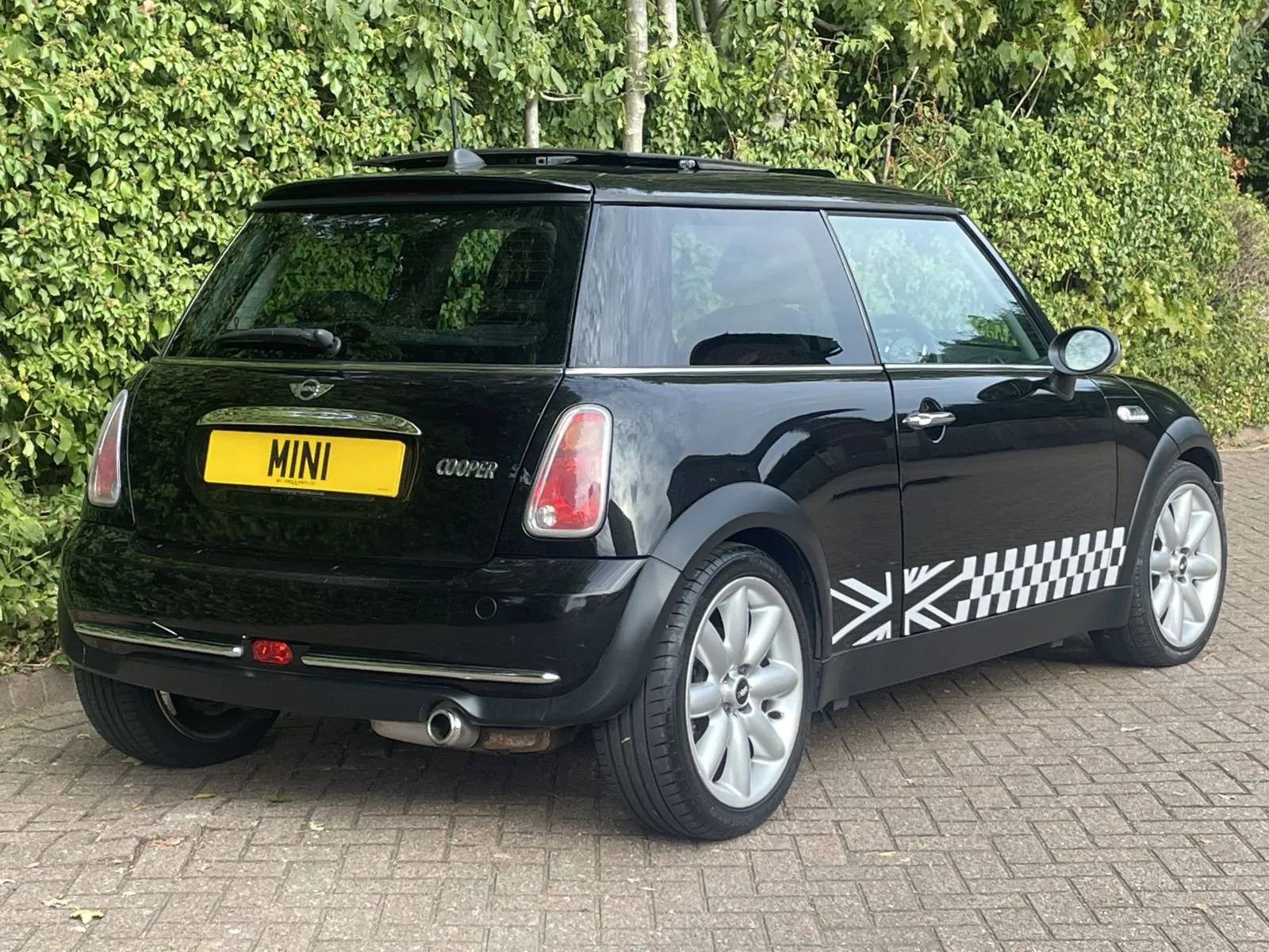 LN54 Astro Black Cooper Automatic Sunroof 4.jpg