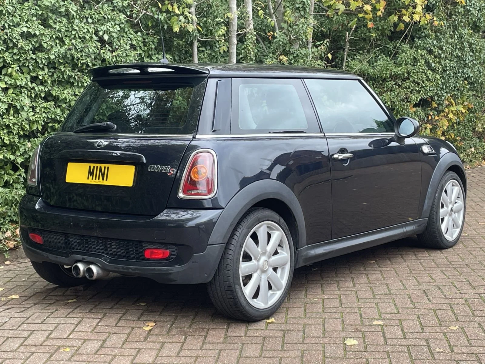 HK07 Astro Black Cooper S Manual 3.jpg