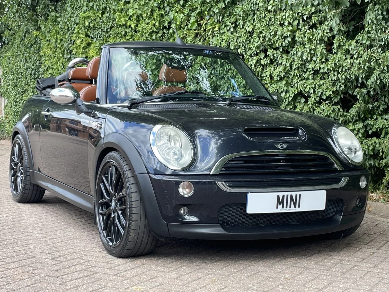 LR57 Astro Black Cooper S Sidewalk Automatic 1.jpg