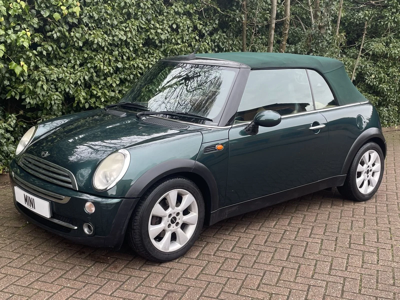 LB05 British Racing Green Automatic Convertible 7.JPG