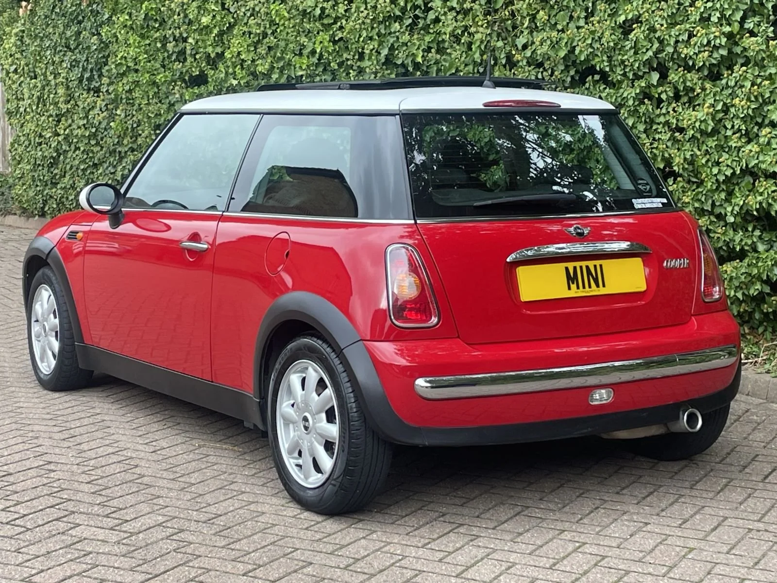 OE03 Chilli Red Automatic Cooper 16.jpg
