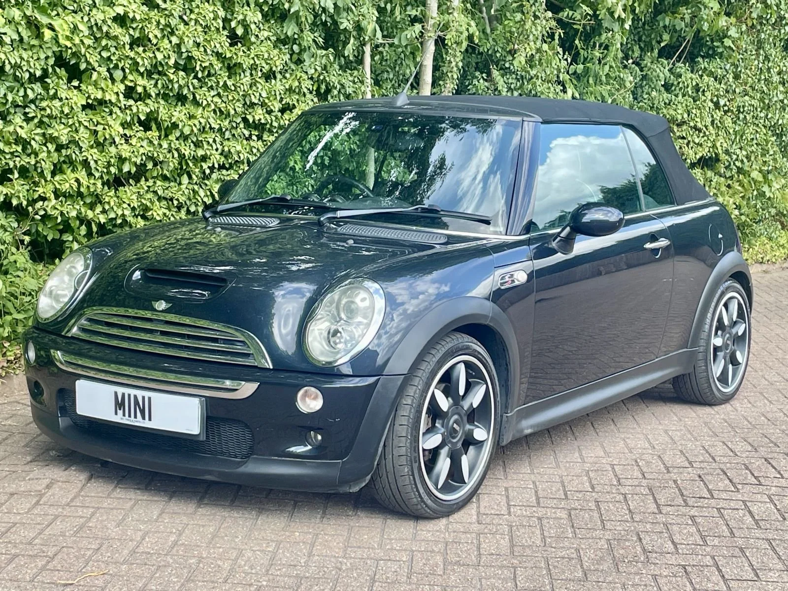 HV08 Black Cooper S Sidewalk Automatic 15.jpg