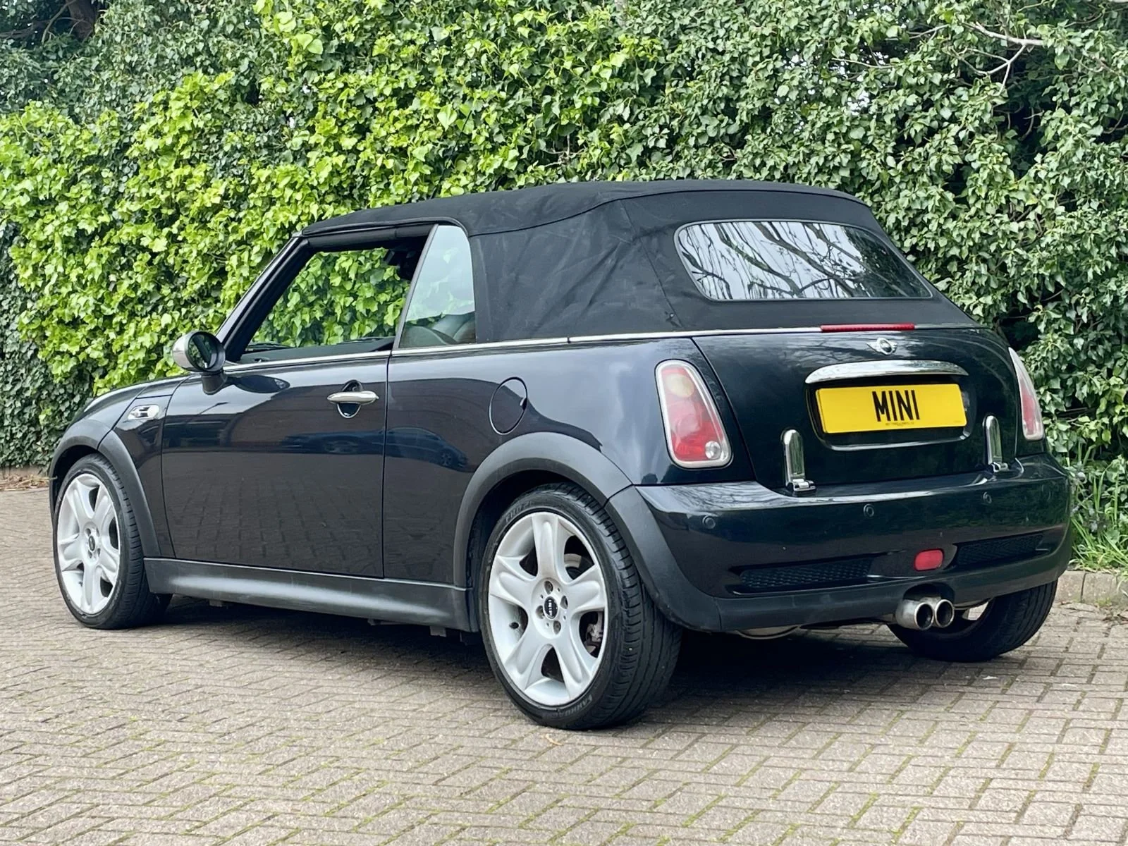 RV06 Astro Black Automatic Cooper S Convertible 15.jpg