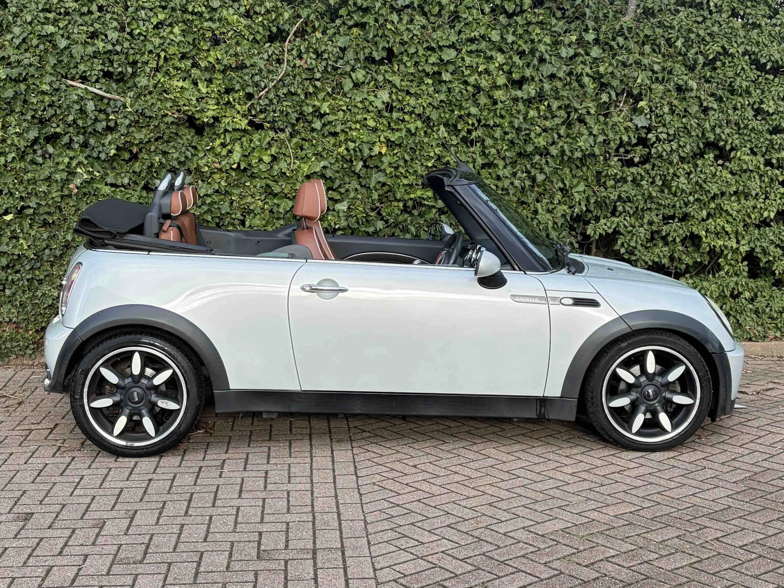 GJ08 JVU White Silver Sidewalk 3.jpeg