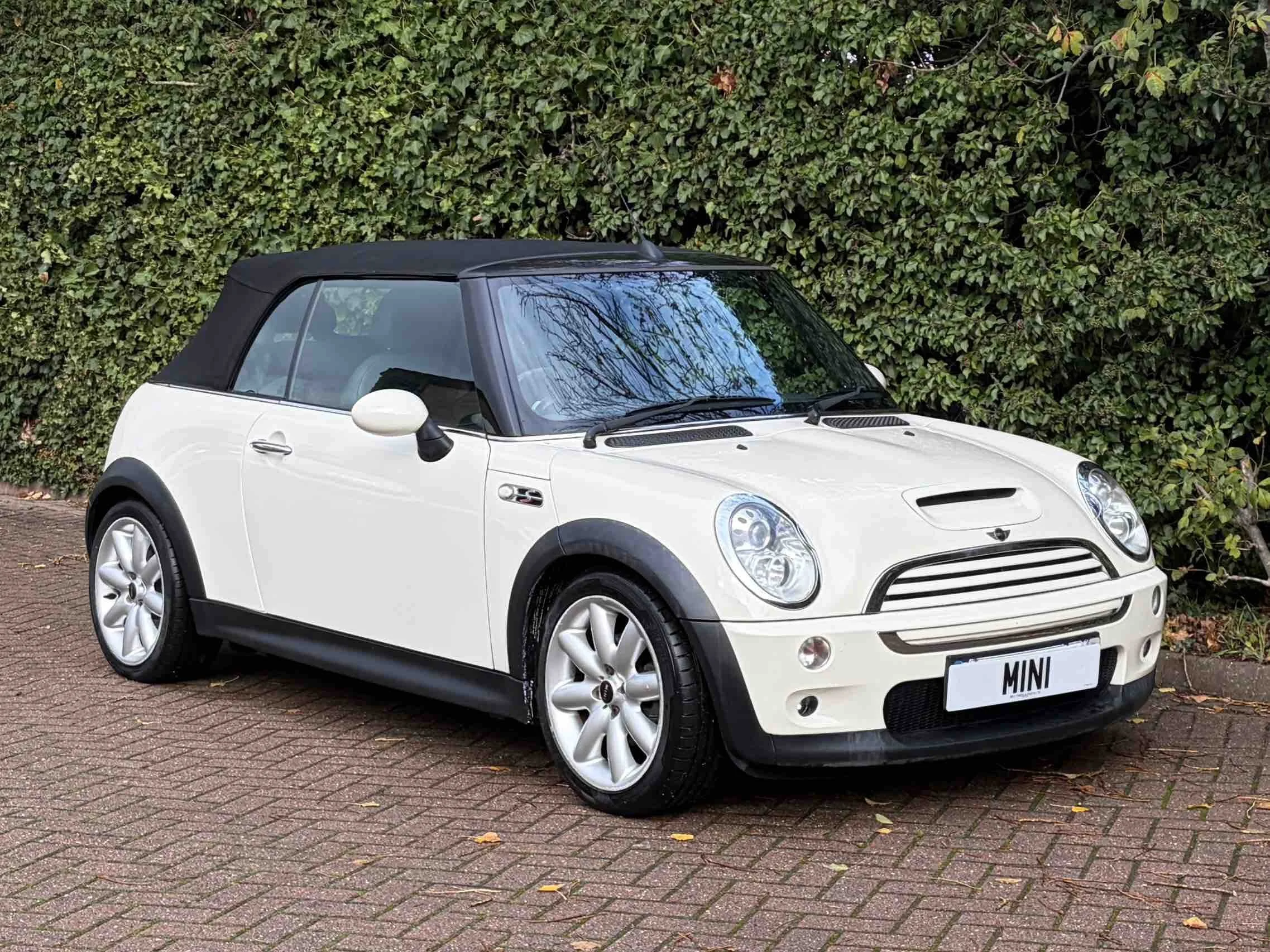 LR55 BOJ White Cooper S Convertible 8.jpg
