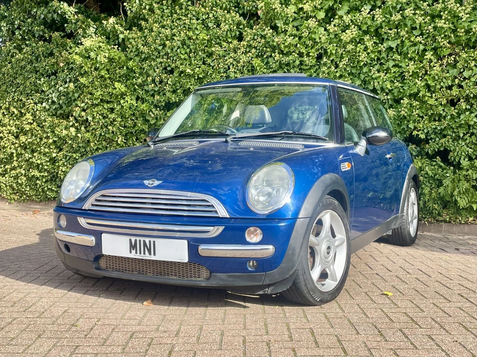 LT53 Indi Blue Cooper Automatic Sunroof 20.jpg