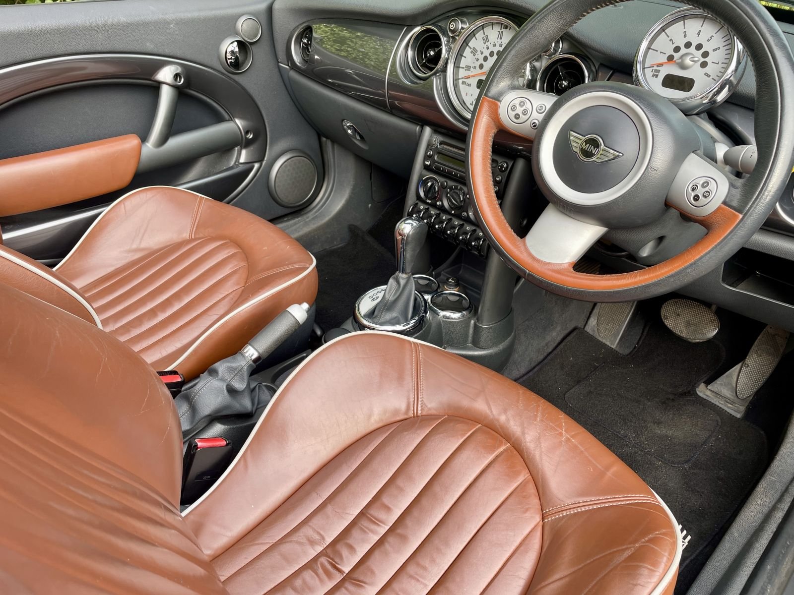 M121 Sparkling Silver Sidewalk Auto Cooper 6.jpg