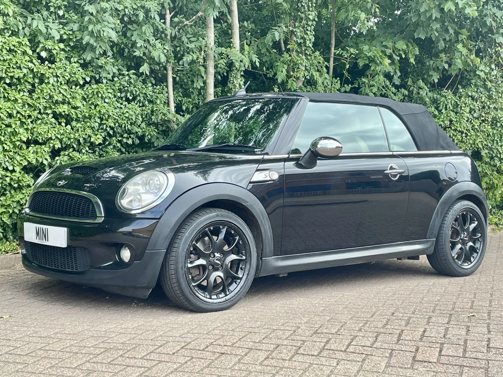 YG09 Black Cooper S Convertible Manual 16.jpg