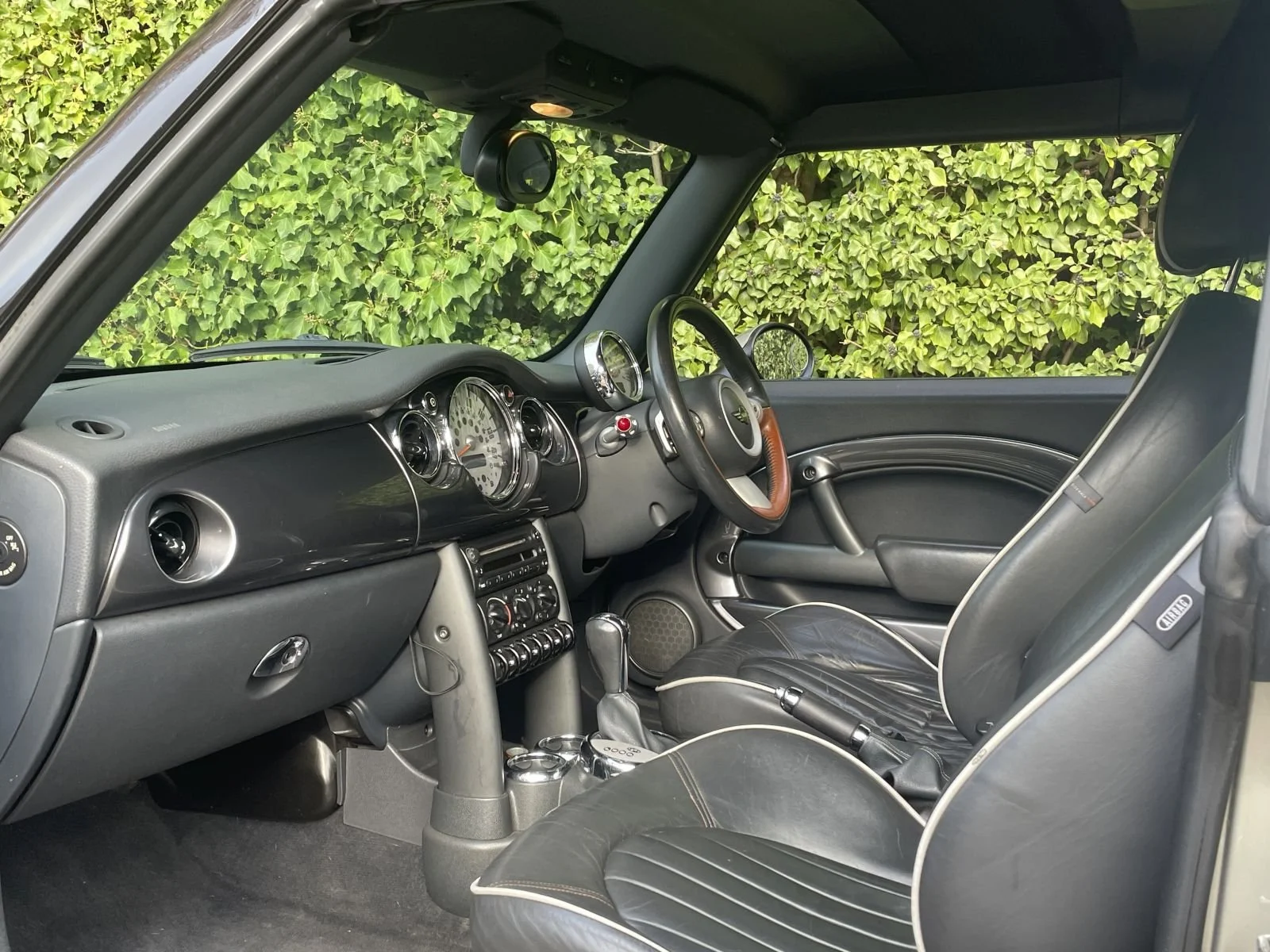 EO08 Sparkling Silver Sidewalk Cooper Automatic 10.JPG