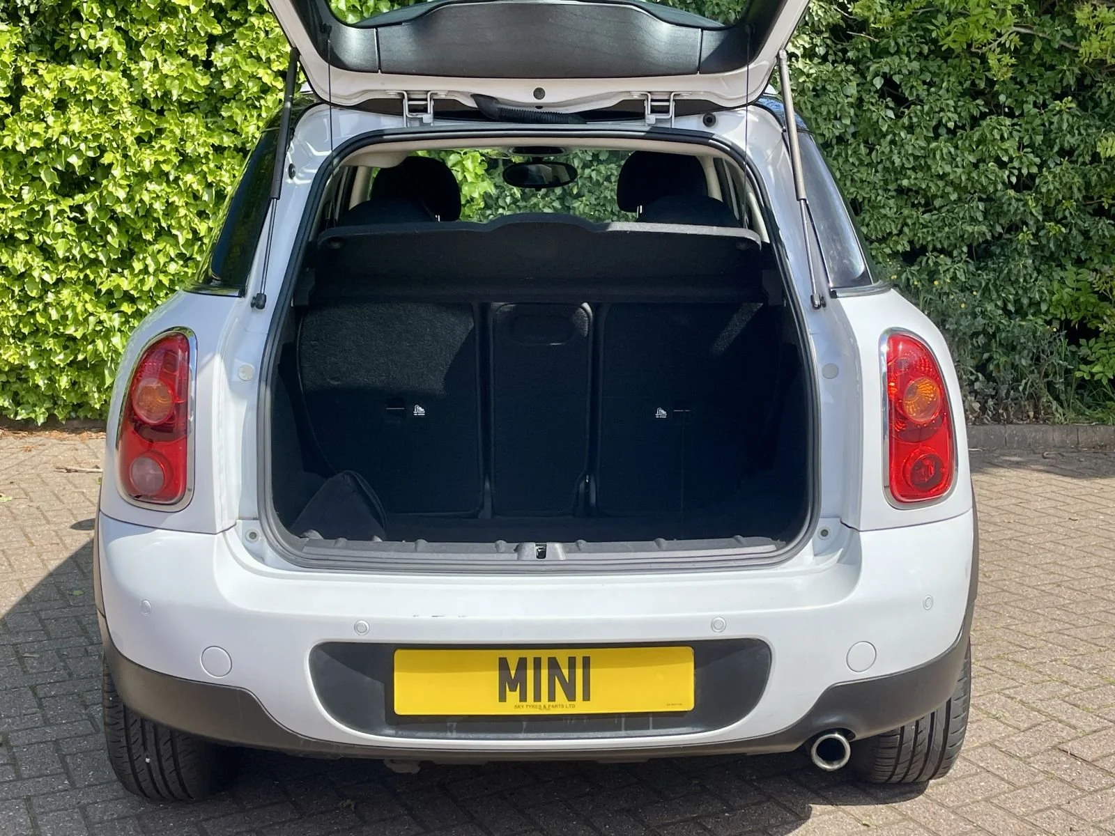 LN12 Light White Cooper Countryman Automatic 15.jpg