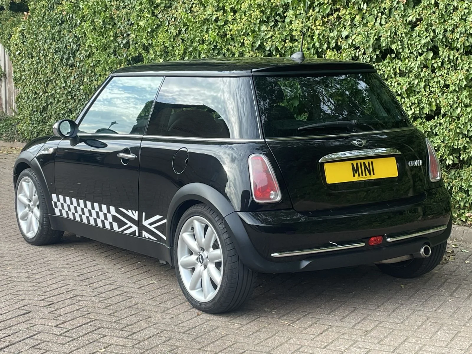 LN54 Astro Black Cooper Automatic Sunroof 16.jpg