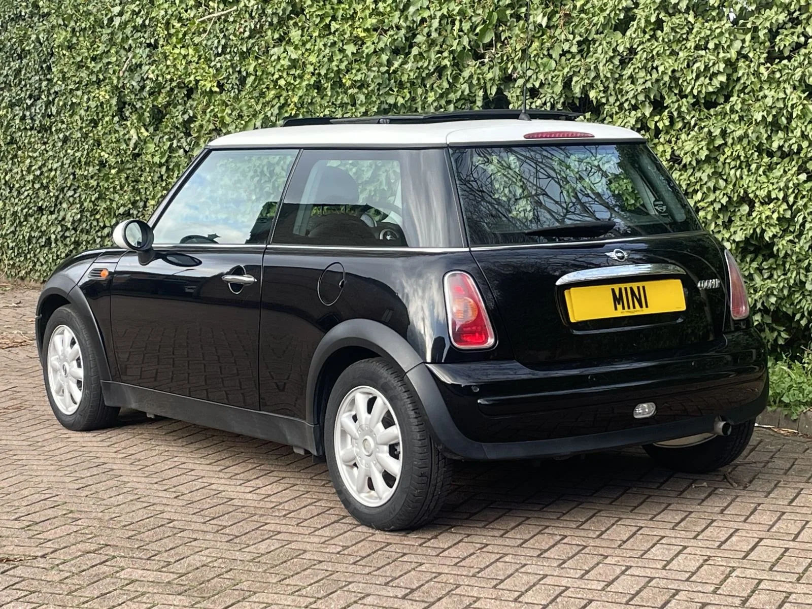MW04 Astro Black Automatic Cooper 18.jpg