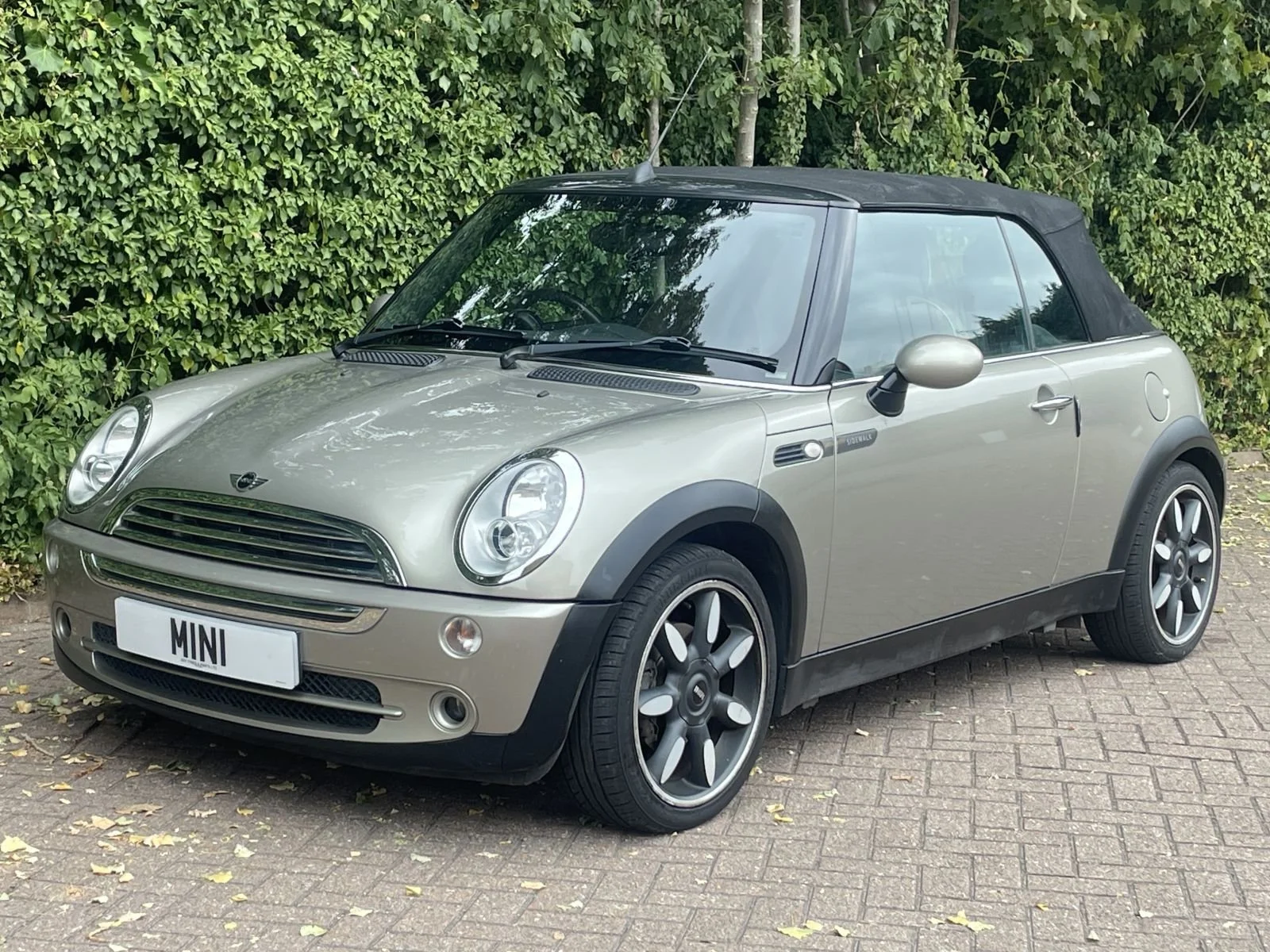 NA57 Sparkling Silver Cooper Sidewalk Automatic 14.jpg