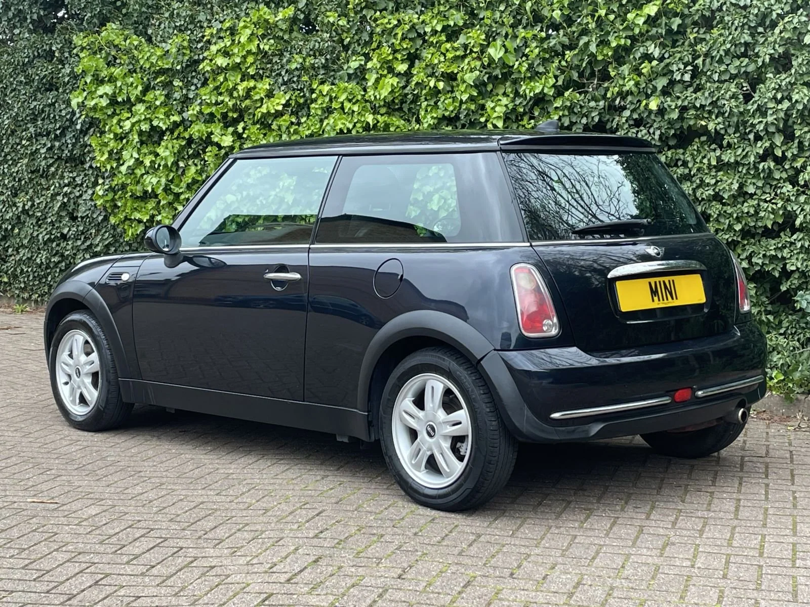 LR55 Astro Black Mini One 1.6 Manual 12.jpg