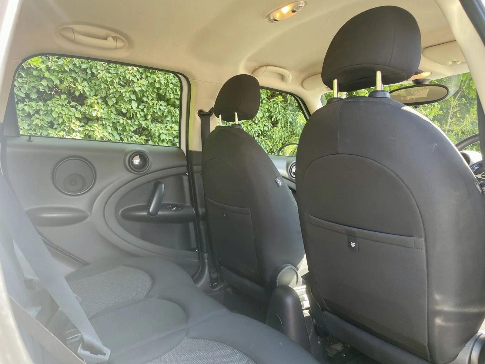 LN12 Light White Cooper Countryman Automatic 10.jpg