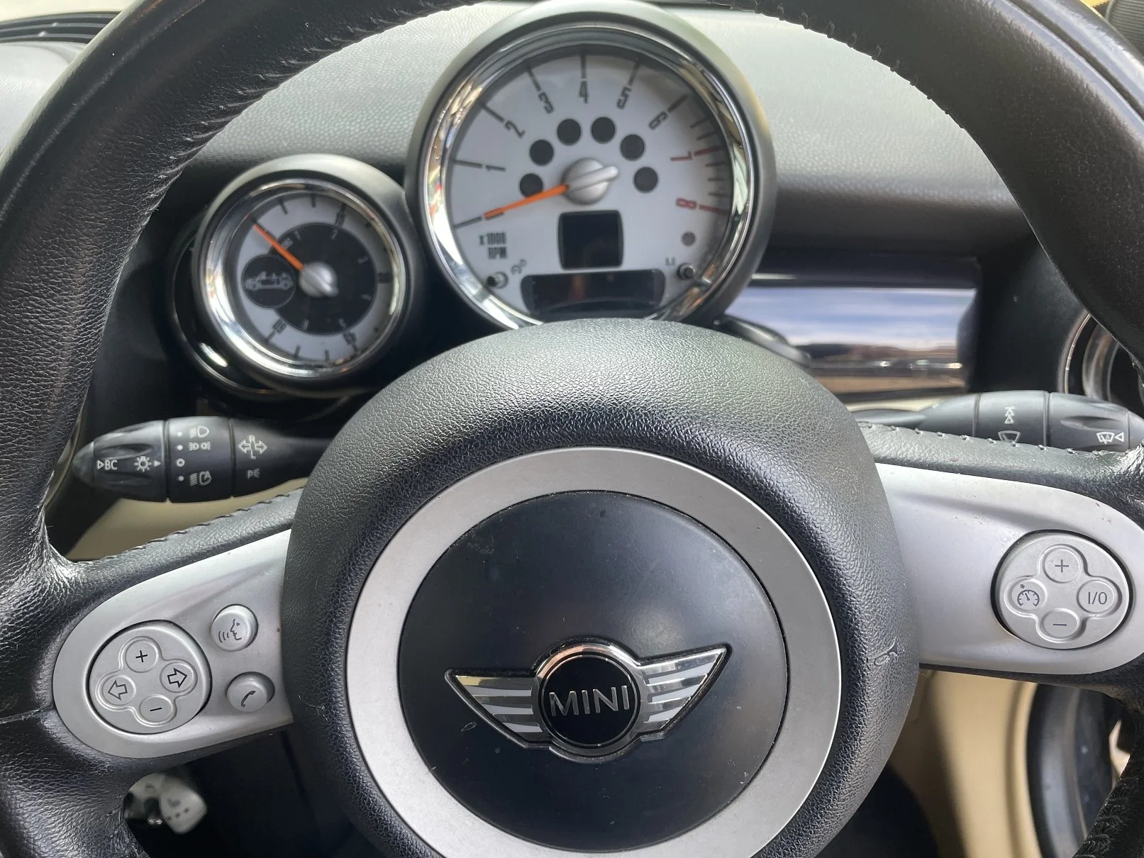 HJ09 Cooper S Convertible Manual 6.JPG