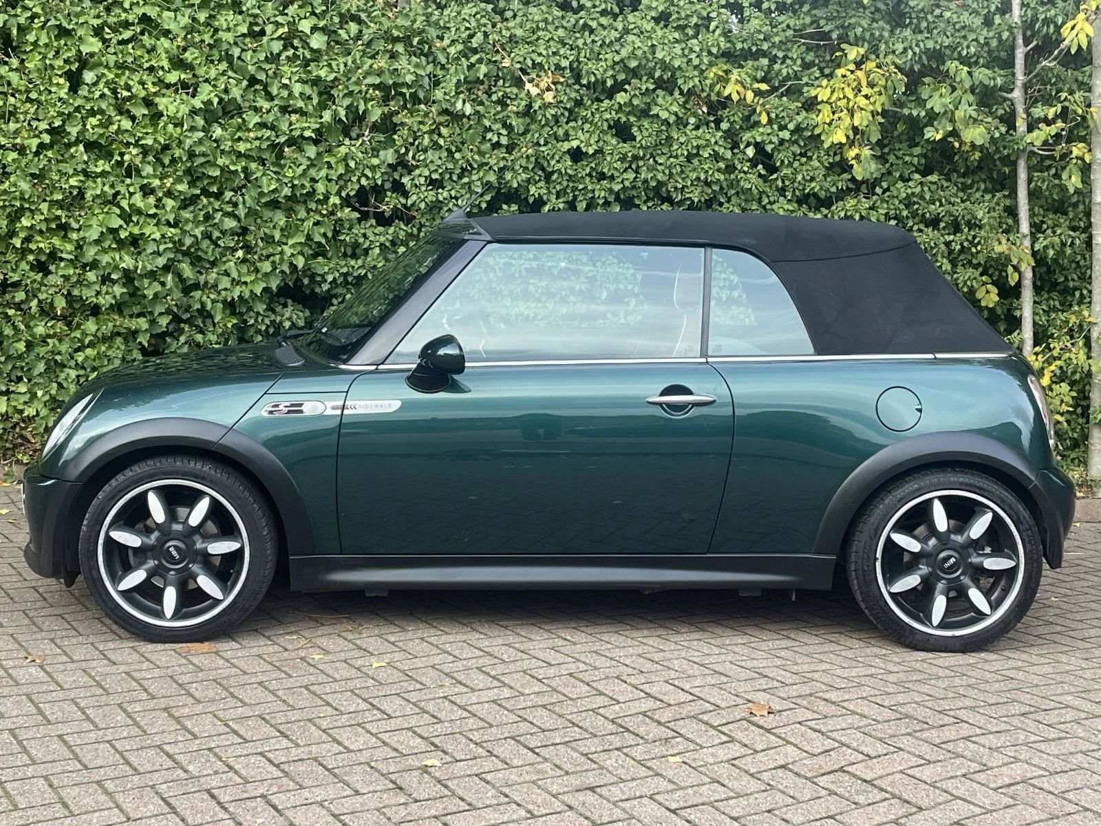 EF07 British Racing Green Sidewalk Cooper S Automatic 18.jpg