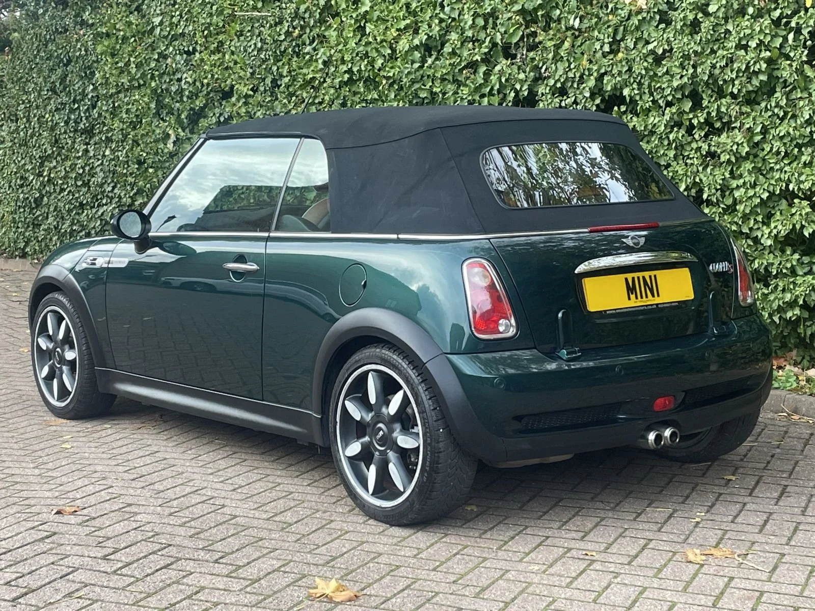 EF07 British Racing Green Sidewalk Cooper S Automatic 17.jpg