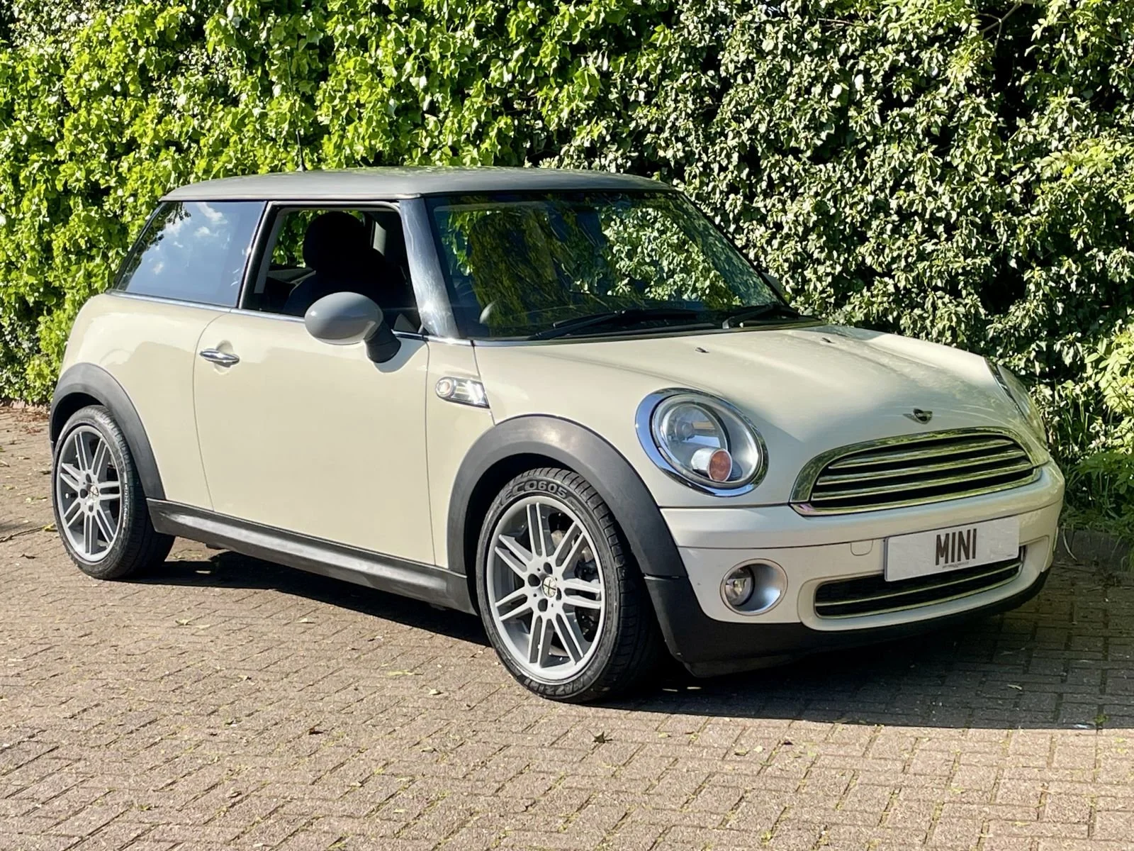 YY58 Pepper White Automatic One 1.4 2.jpg