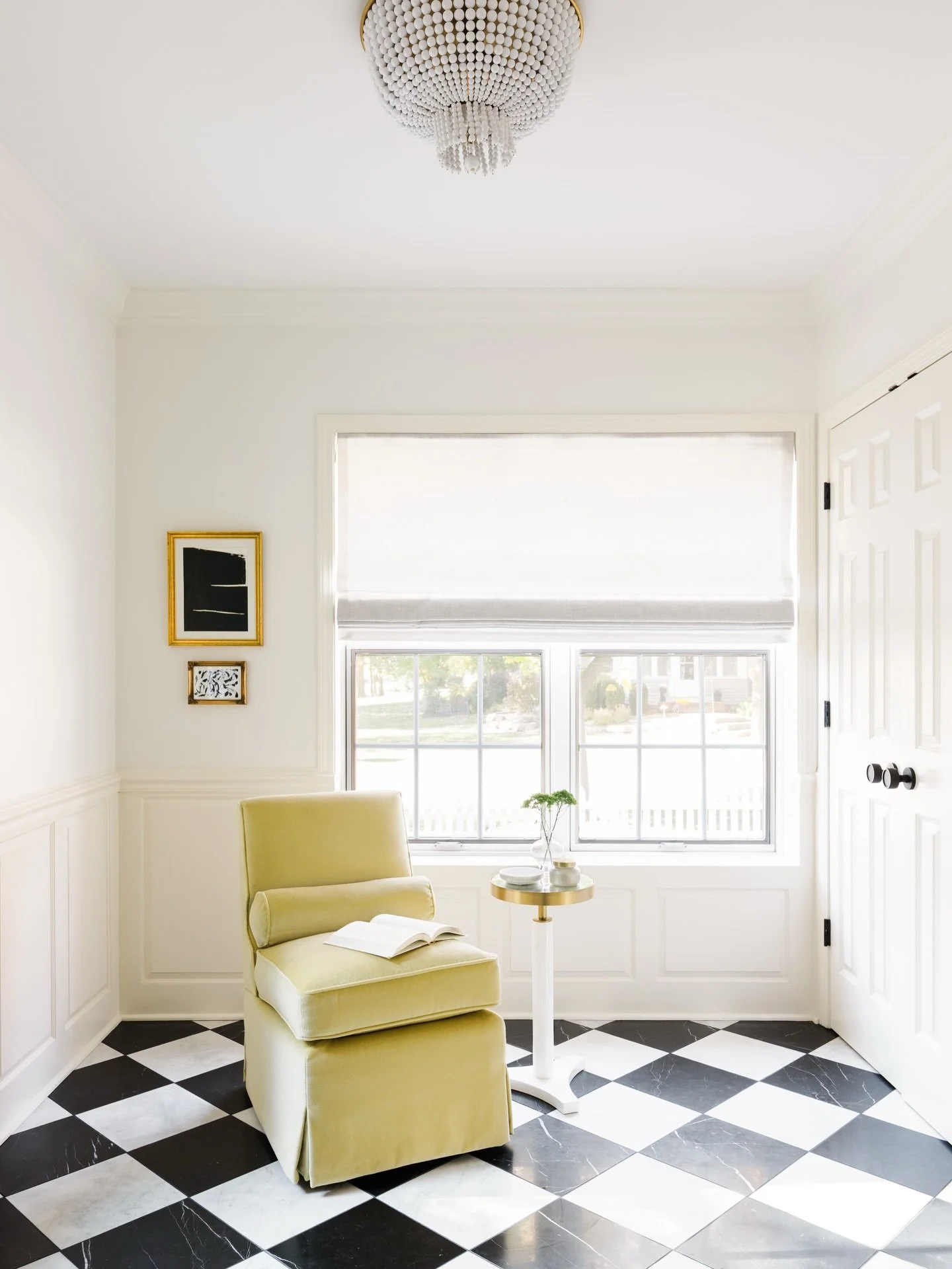 Checkerboard is a forever classic, and this project we recently photographed is a forever favorite. 

Design: @bonniegonsiorinteriors 
GC: Melodic LLC 
Photography: @margaretfrancesphoto 
Tile: @riadtile 

(Interior designer, interior styling, chicag