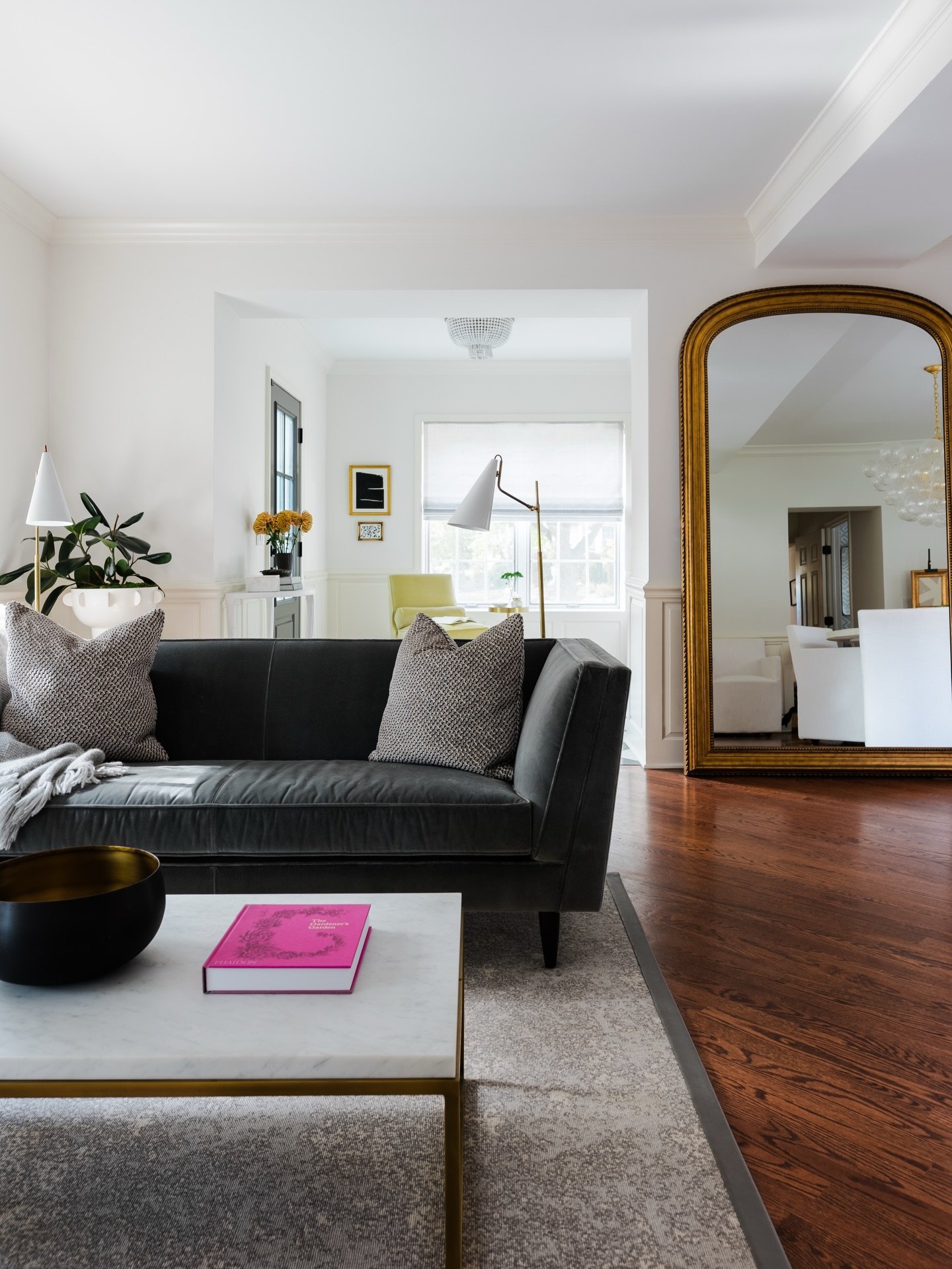 That peaceful pause after the holidays, when the decorations are put away and your home feels refreshed, grounded, and new. 

Design: @bonniegonsiorinteriors 
Photography: @margaretfrancesphoto 

(Interior designer, interior styling, chicago designer