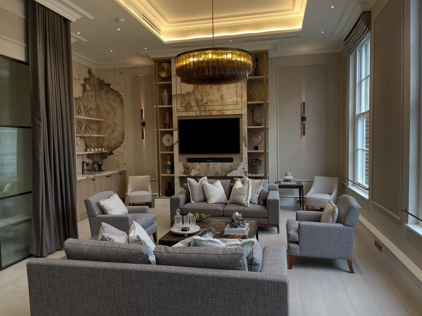 Take a look at this incredible office we completed in London last month, the lounge furniture we sourced and procured is stunning. 🛋️ 

#privateoffice #londonoffice #londondesign #officedesign