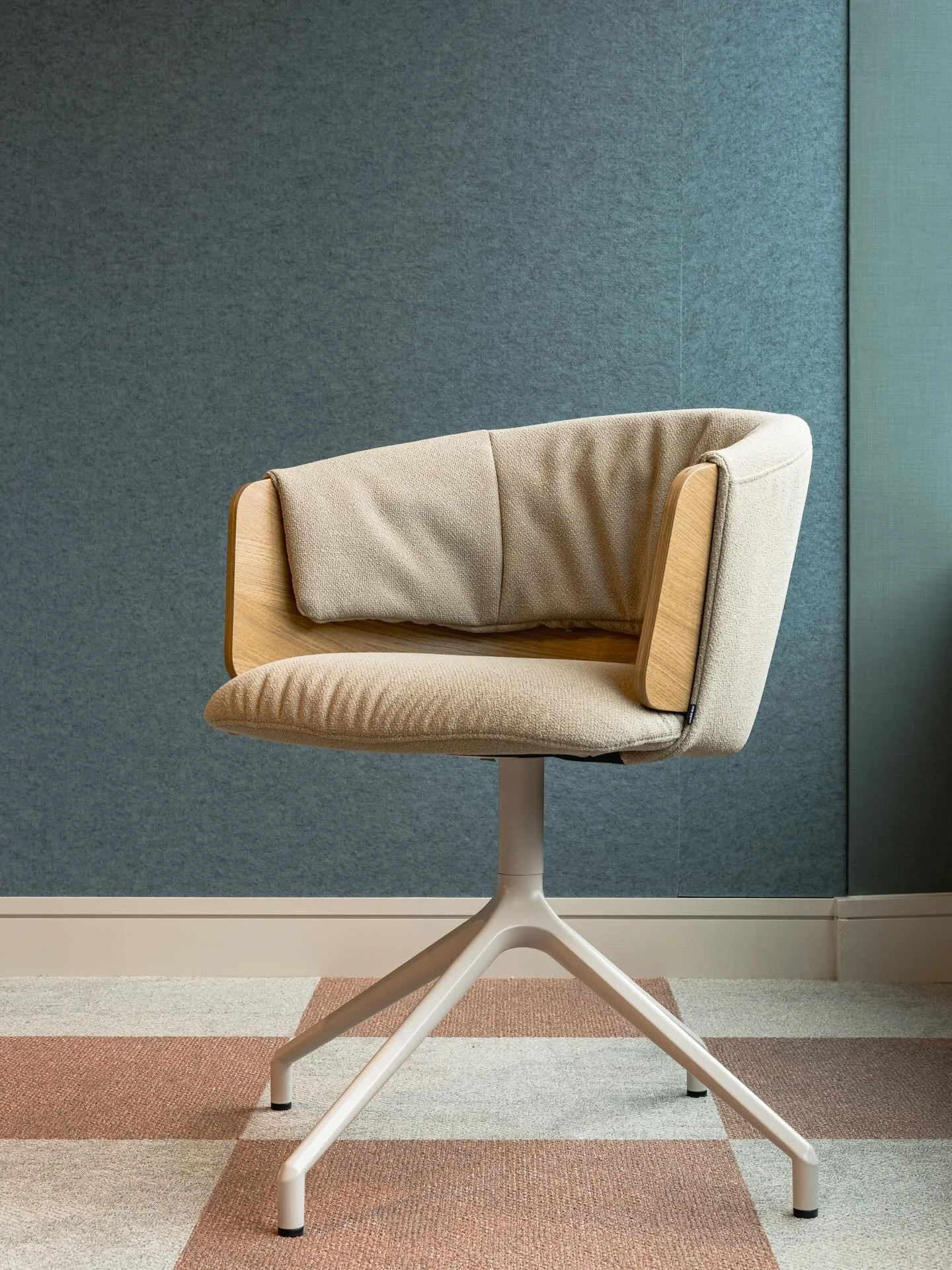 A few more highlights from 80 Mosley Street! 🌟✨ Loving the stylish chairs that have elevated this office space. 🪑💼 Each piece adds comfort and sophistication, making it a dream workspace. #OfficeGoals #InteriorDesign #80mosleystreet