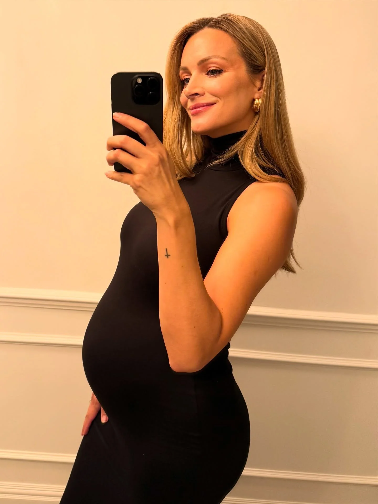 This carousel brings us to 80 photos so far of the last year, and I&rsquo;m finally letting you into my &lsquo;milk out the carton&rsquo; obsession during pregnancy - see slide 20. 🤷🏼&zwj;♀️😂❤️