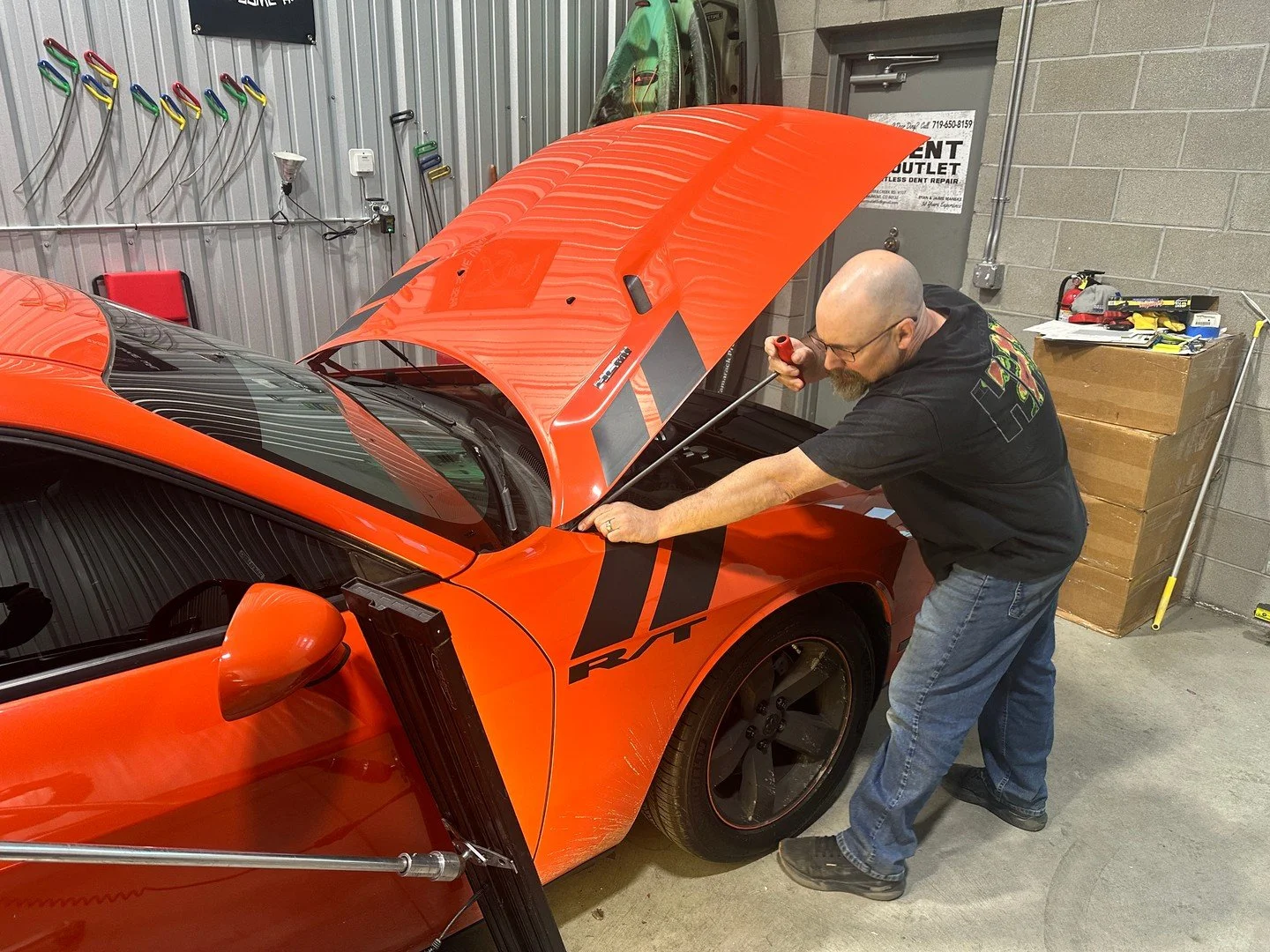 Dents happen. Dealing with them shouldn't be a headache. 

At Dent Outlet, we specialize in making those dings and hail spots disappear without a trace. As a local, family-owned business with over 25 years of experience, we offer:
Fast turnaround tim