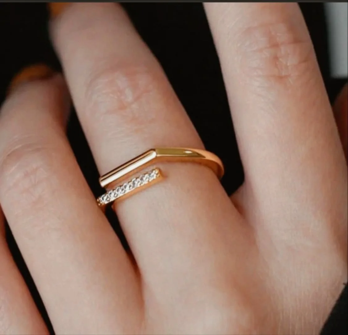 A little shimmer. A lot of statement. 
💫 New Caledonia Ring