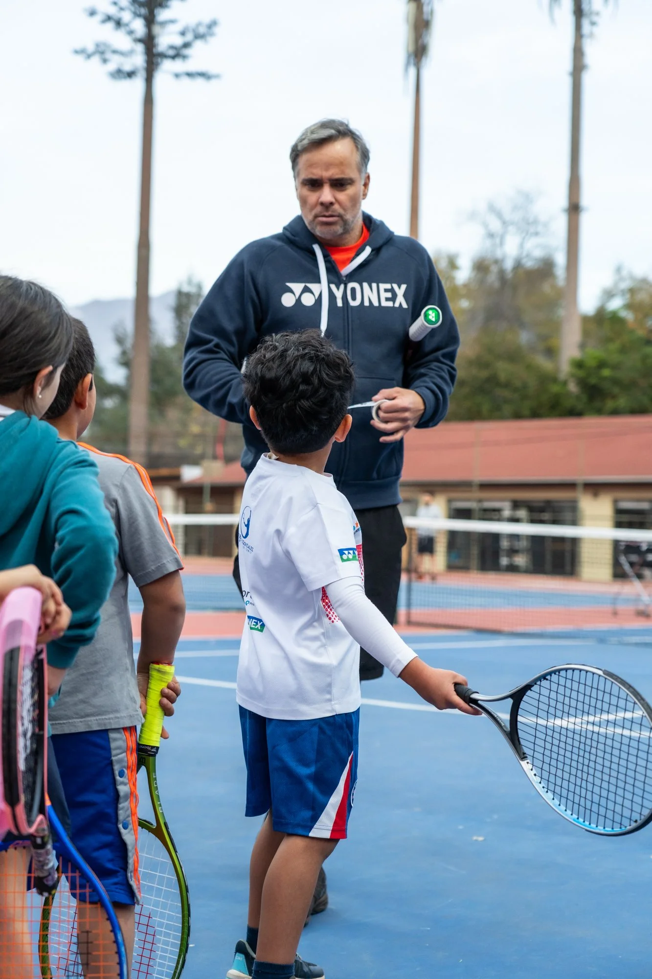 fernando-gonzalez-visita-mini-tenis-02.jpg