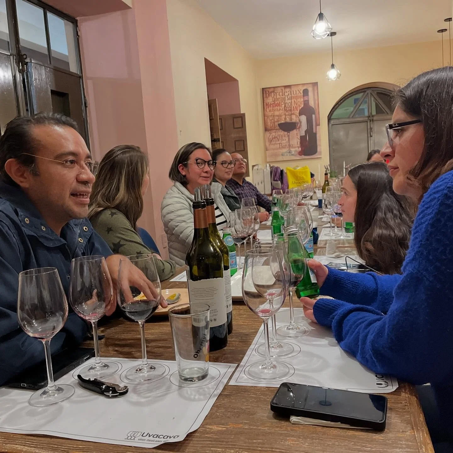 Entre vinos y charlas, siempre te relajas 😎🍷🥂
Inscr&iacute;bete a nuestros cursos, talleres y eventos.
📌 Informes:
&rarr; icuvi.com
📌 Inscripciones:
&rarr; hola@icuvi.com