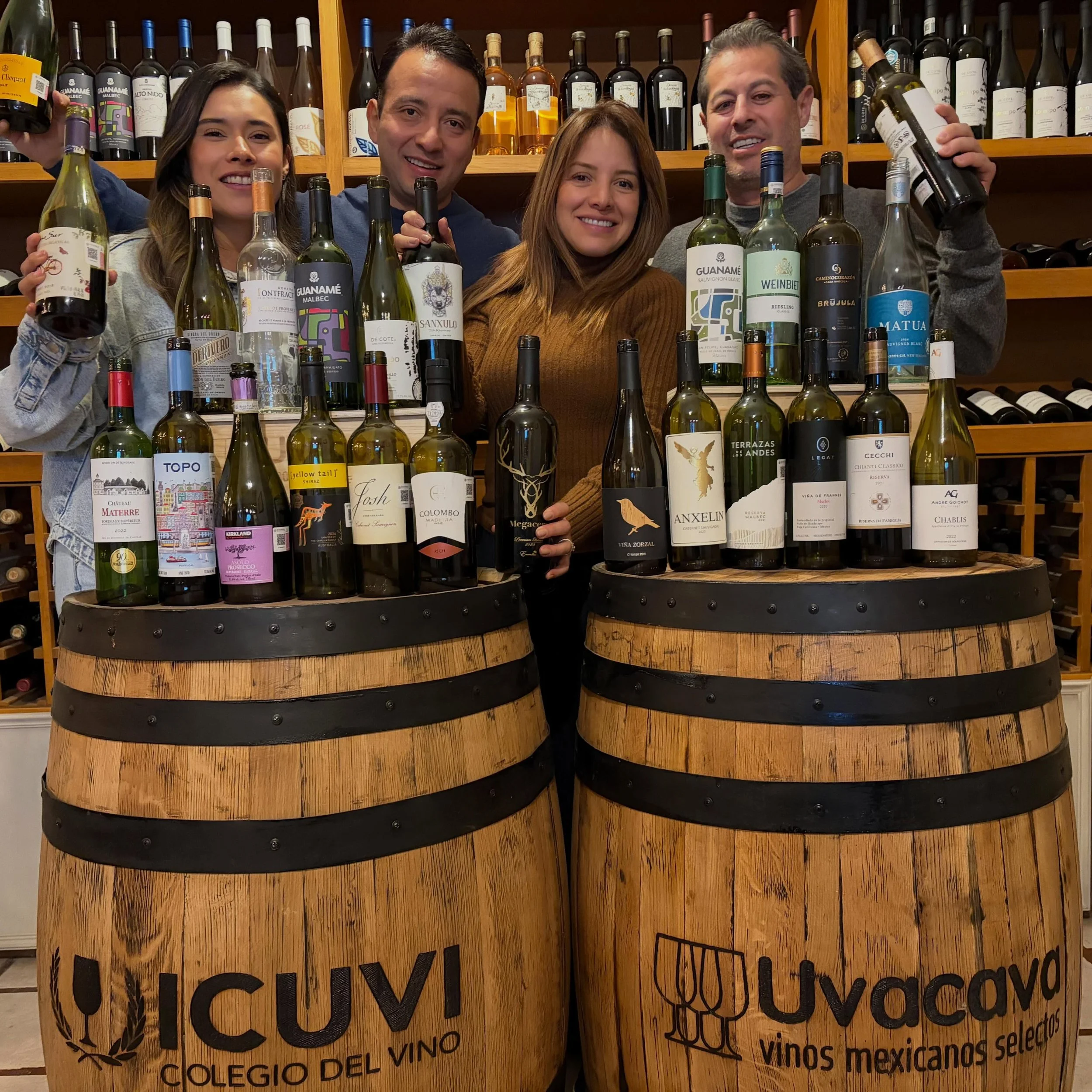 &iexcl;Muchas Felicidades! A los graduados de la 8&ordf; generaci&oacute;n del curso &ldquo;Vinos desde cero&rdquo;.
🎓🎊🍷🥂🍾