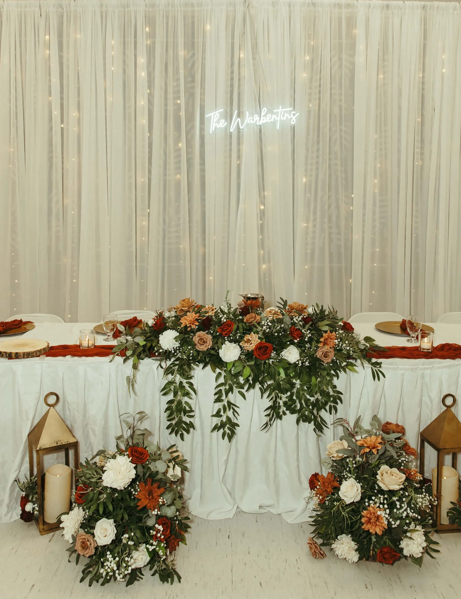 Photo Credit: Samantha Rae Photography
Floral Sprays: Weddings by Abby, Brandon MB